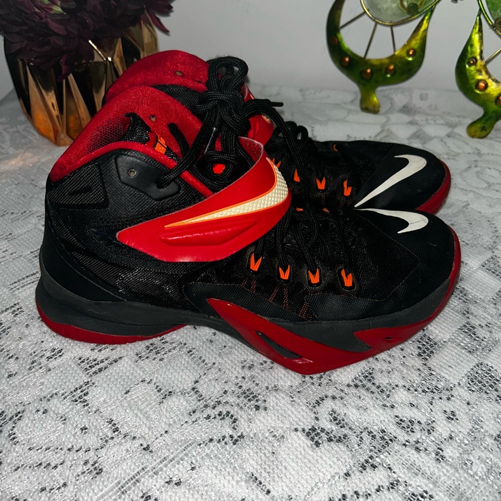 Nike LeBron James Zoom Soldier 8 Black University Red